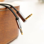 AV119-10599_UGREEN-AV119-Right-angled-3.5mm-Flat-Aux-Cable-2m_wr_01a
