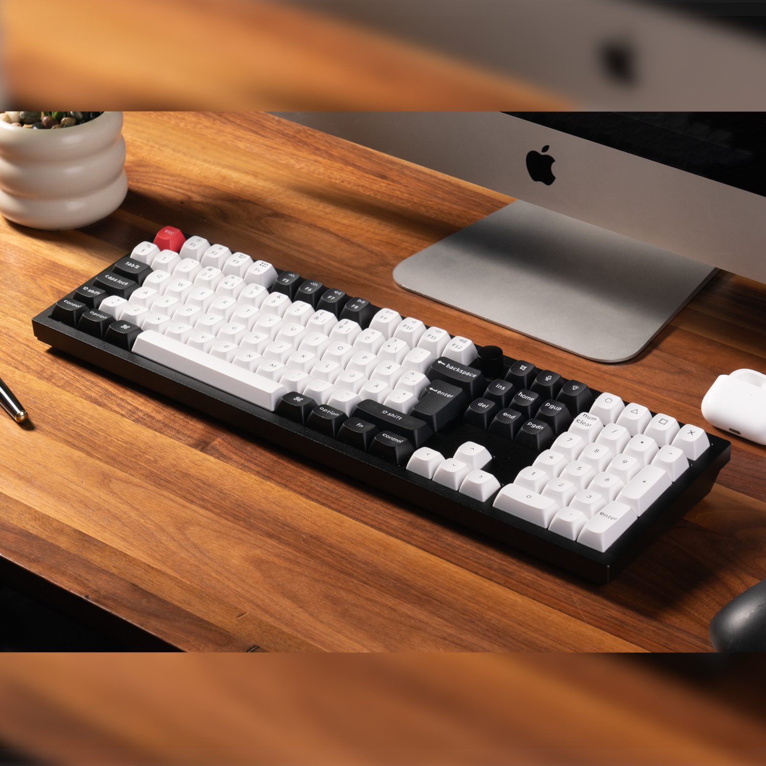 Q6H-M1_Keychron-Q6-HE-QMK-Full-size-Wireless-Custom-Mechanical-Keyboard-Nebula-Switch-–-Carbon-Black_wr_03a-1